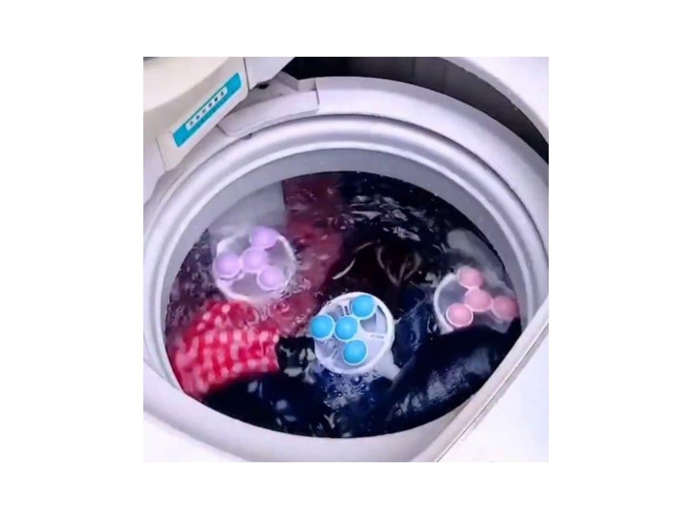 Praktický lapač žmolků a vlasů do pračky